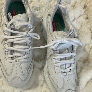 New with out tags white sketchers size 8